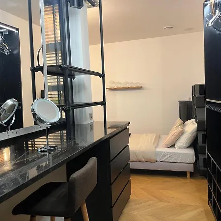 Design In The Marais Appartamento *