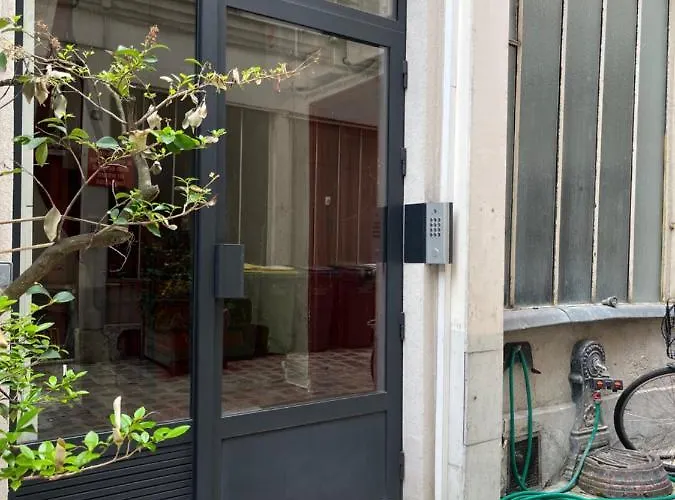 Design In The Marais 아파트