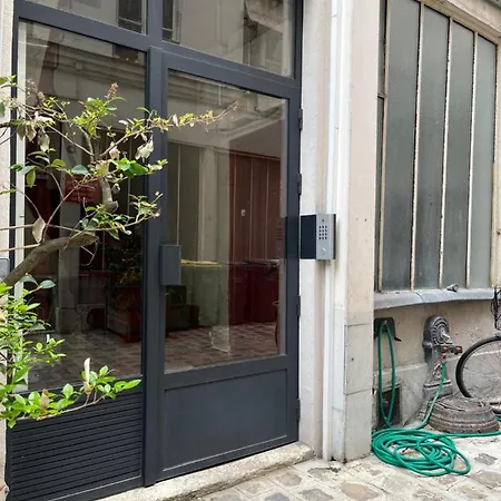 Design In The Marais Appartement